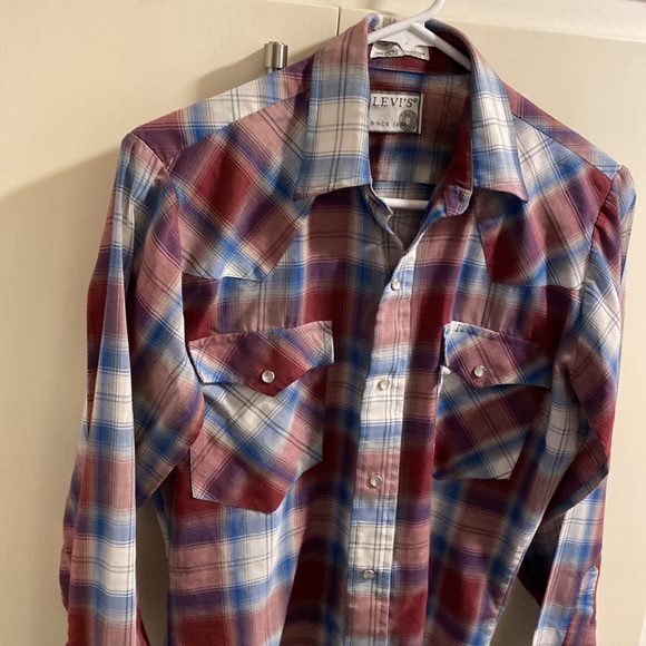 Levi’s women’s size small snap front - Picture 3 of 10